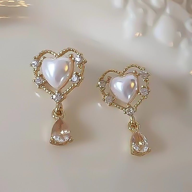 Simple Vintage Pearl Love Heart Stud Earrings